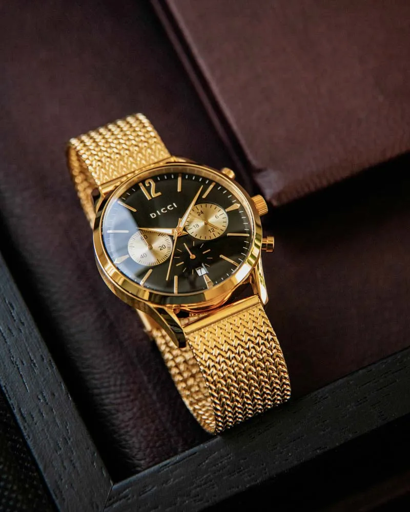 Chronometer watch - Black dial with gold bracelet