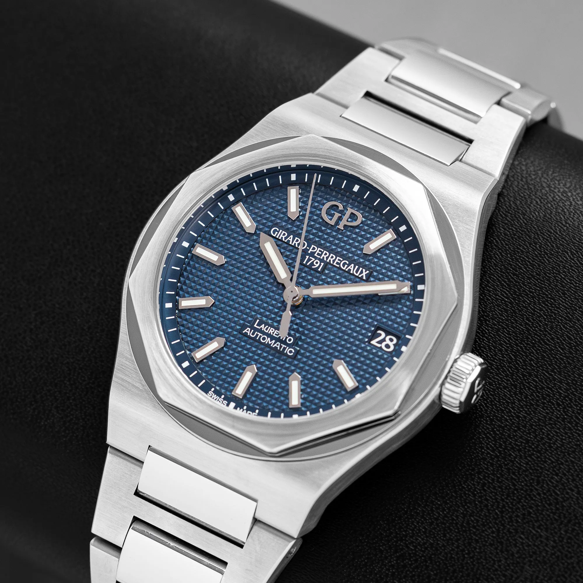 Girard Perregaux Laureato 81010