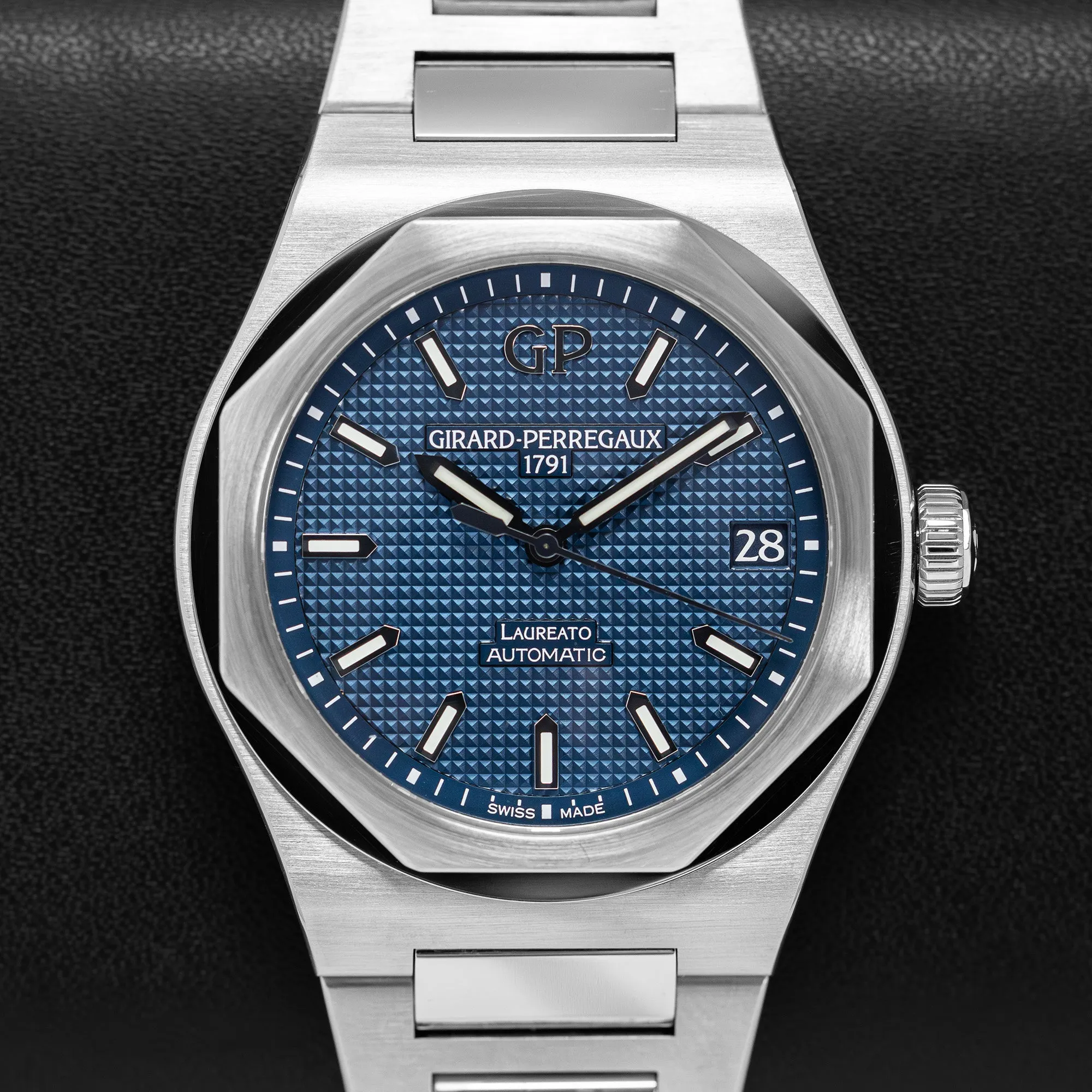 Girard Perregaux Laureato 81010